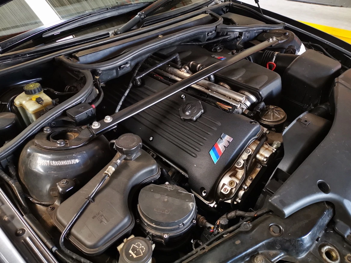 BMW M3 Restoration — BMW M3 cylinder head overhaul