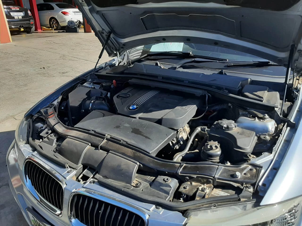 BMW 320d E90 2011 — Sold — BMW E90 320d engine bay
