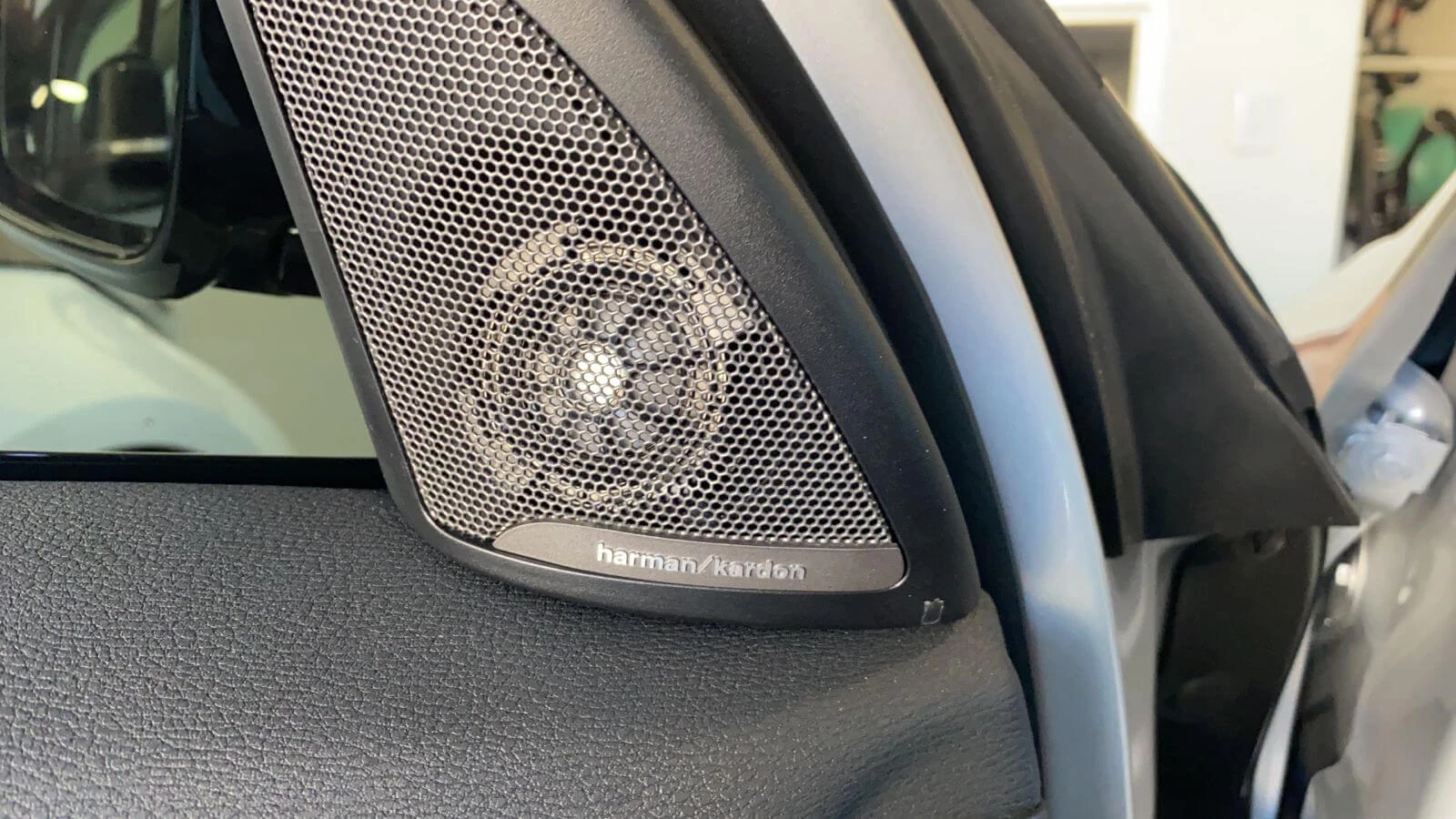 BMW X1 2.0l 2019 — Sold — BMW X1 2.0lt 2019 harman kardan speaker