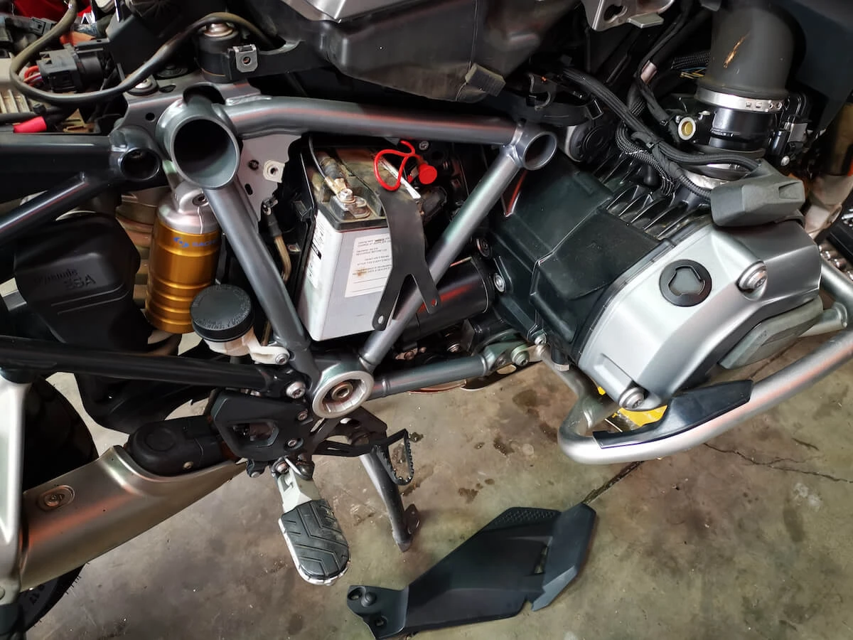 BMW R 1200 GS Motorcycle Full service — BMW R1200GS Motorcycle battery test
