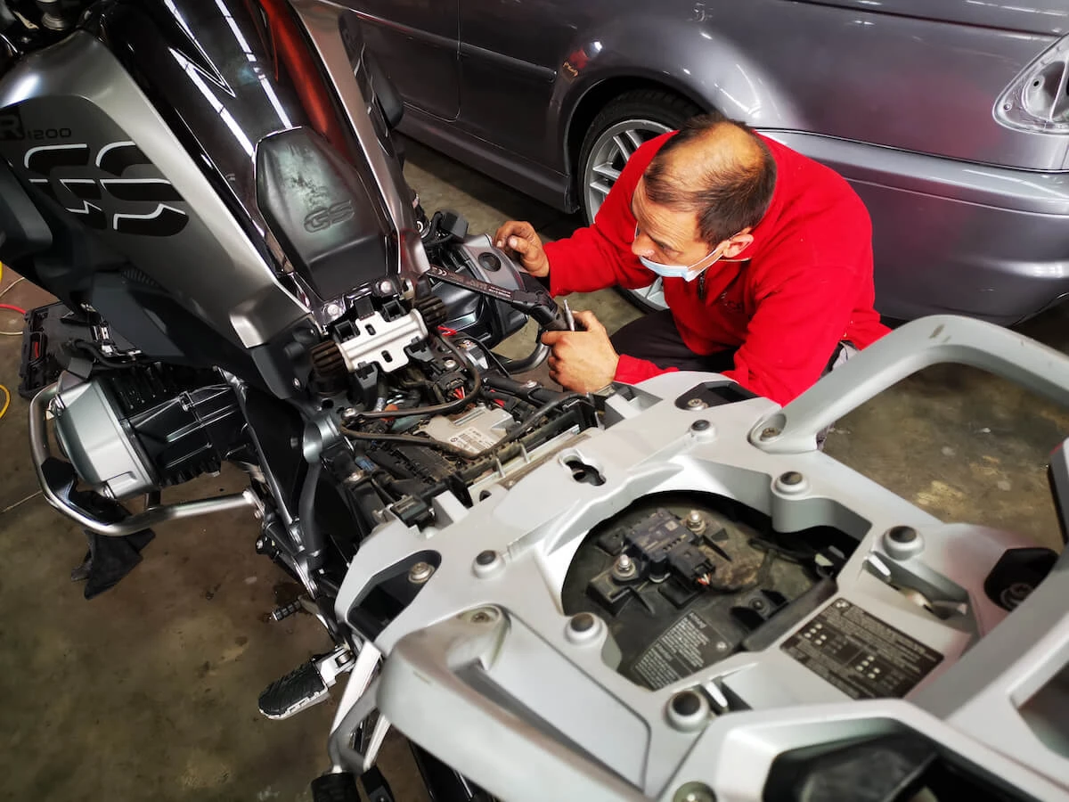BMW R 1200 GS Motorcycle Full service — BMW R1200GS Motorcycle routine service