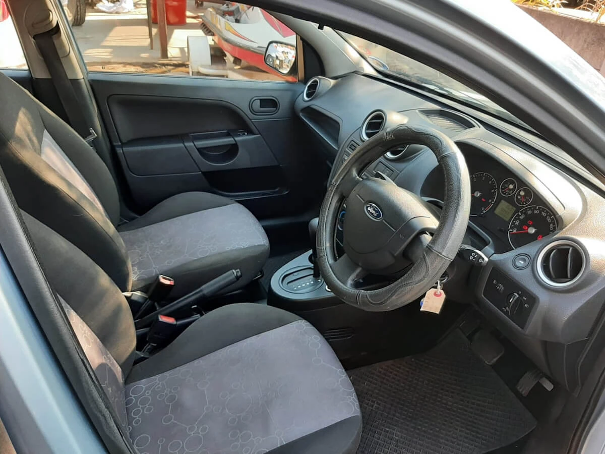 Ford Fiesta 1.6 2006 — Sold — Ford Fiesta 2006 front interior