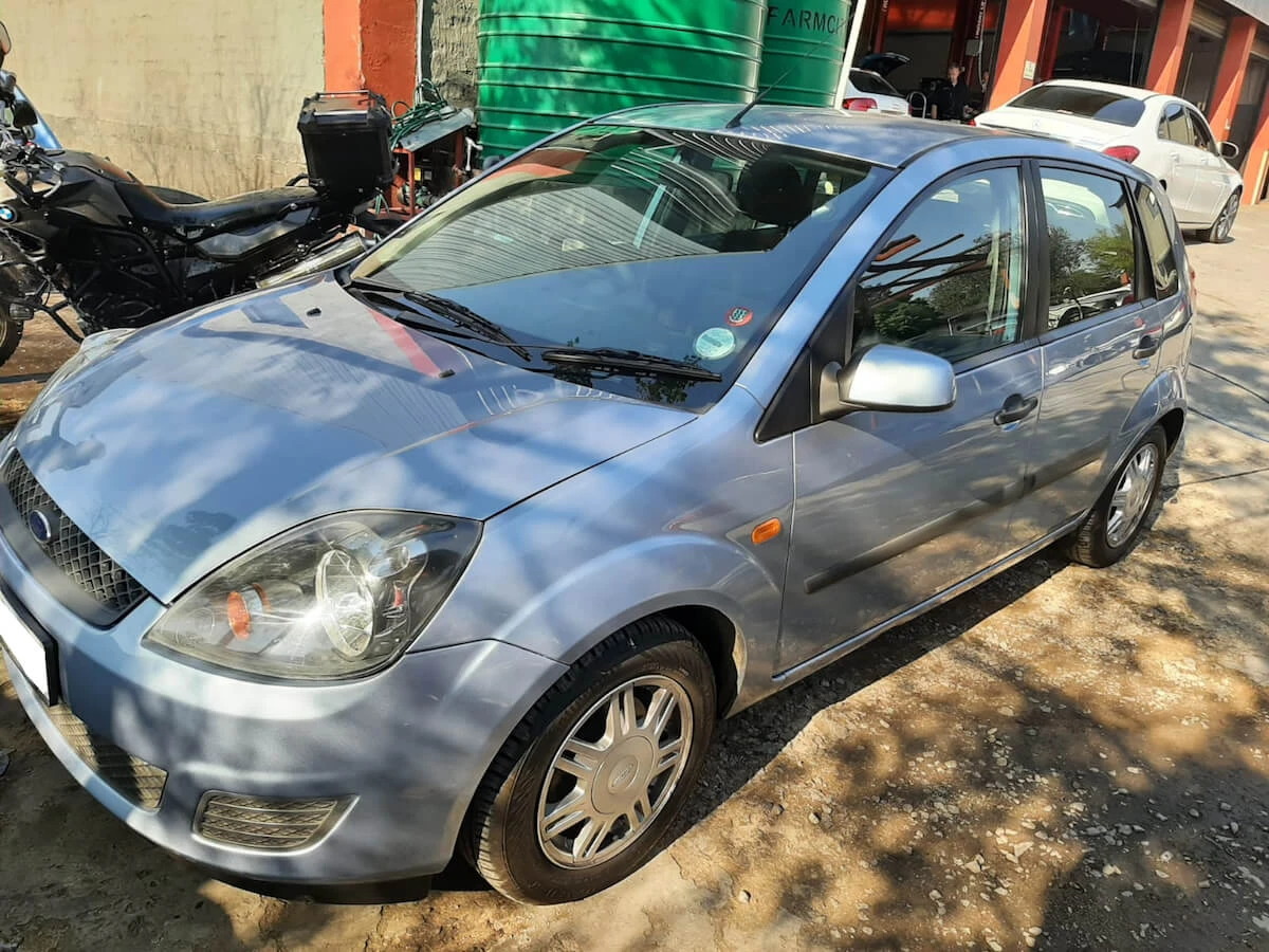 Ford Fiesta 1.6 2006 — Sold — Ford Fiesta 2006 front side view
