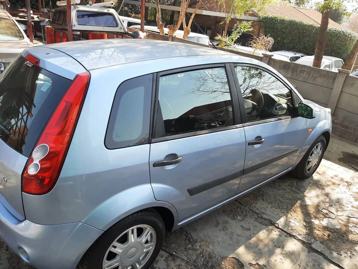 Ford Fiesta 1.6 2006 — Sold — Ford Fiesta 2006 side view