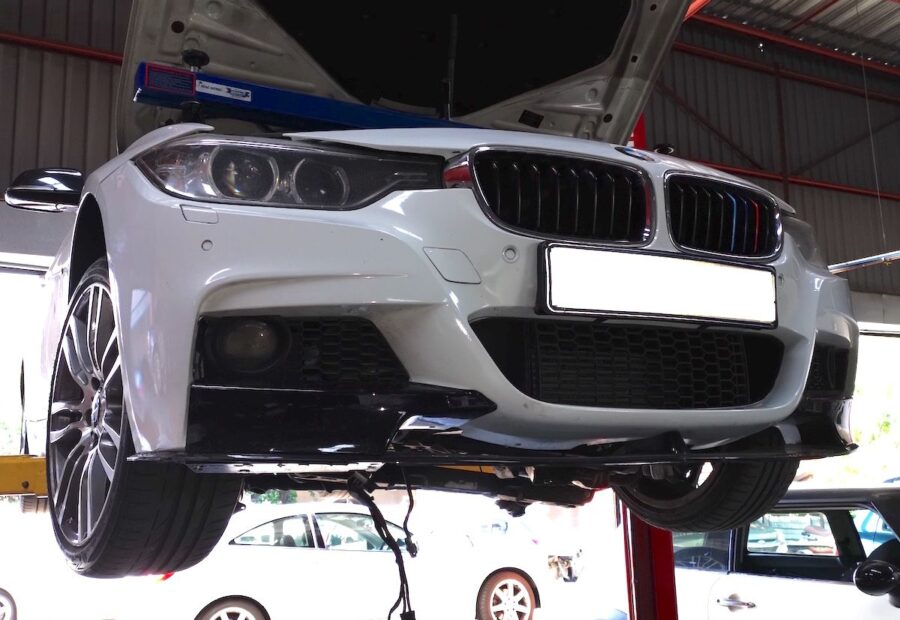 BMW 320i With Two Major Oil Leaks