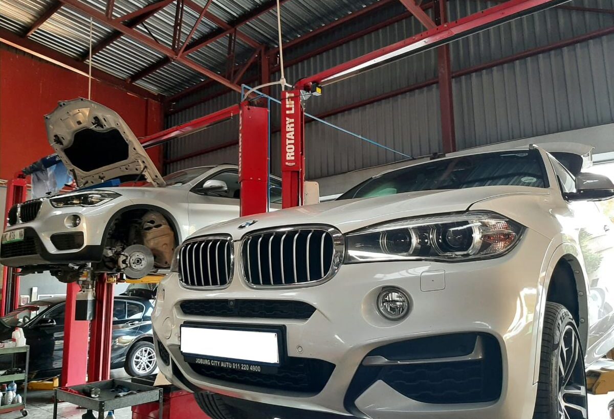 BMW F16 X6 M50d Full Service and Brakes