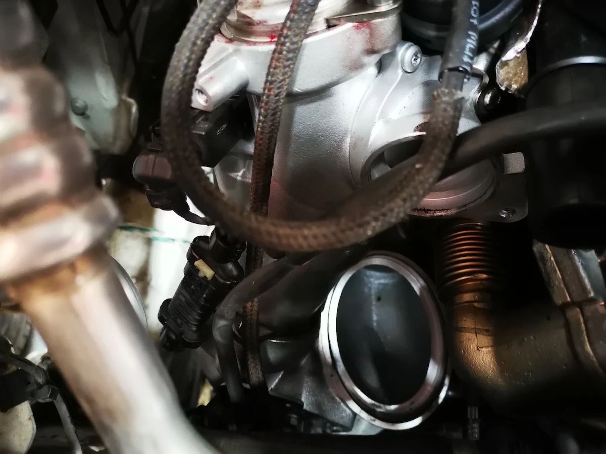 BMW X5 M50d Turbo & DPF Repair — BMW X5 F15 M50d Turbos before pipe fitment 1