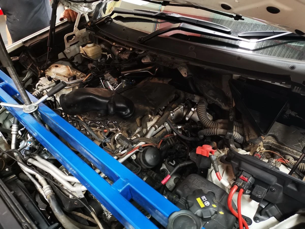 BMW X5 M50d Turbo & DPF Repair — BMW X5 F15 M50d Turbos recon DPF replacement engine bay 1