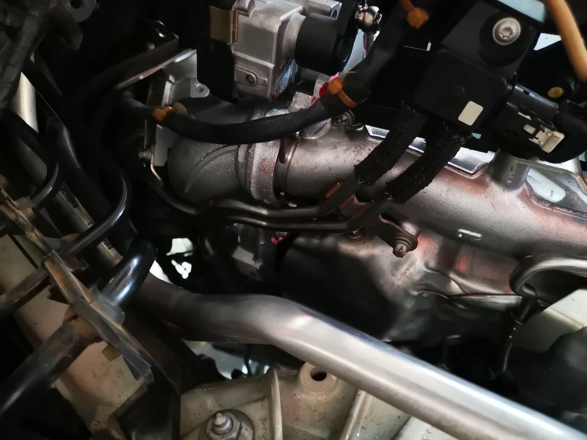 BMW X5 M50d Turbo & DPF Repair — BMW X5 F15 M50d manifold to turbo 1