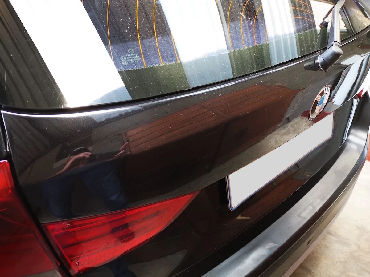 BMW X1 Interior, Body & Mechanical Restoration — BMW X1 e84 damaged tail gate