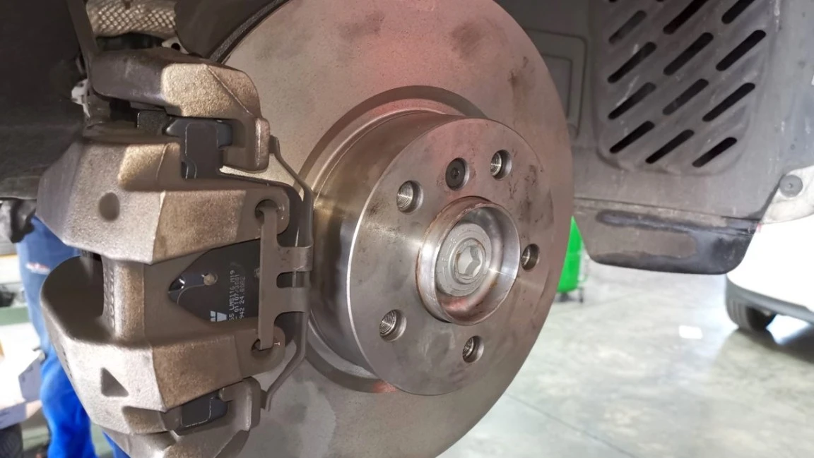 Why Do Brakes Squeak? — BMW X3 F25 New brake discs